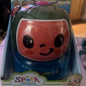 Spark CoComelon 2 in 1 Spraying Bath Toy With LED Lights New